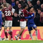 Bạo Lực Trên Sân: Sao West Ham Bóp Cổ Đối Thủ, Nhận Thẻ Đỏ Trực Tiếp Gây Chấn Động 1