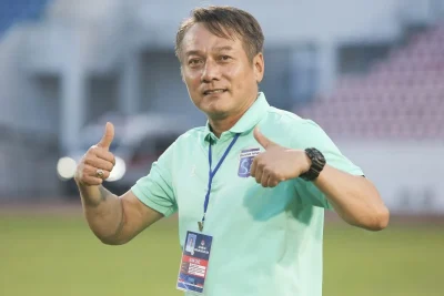HLV Nguyễn Văn Đàn, trợ lý cũ của Park Hang Seo, bị cấm chỉ đạo 3 trận vì sự cố lăng mạ trọng tài gây sốc 1