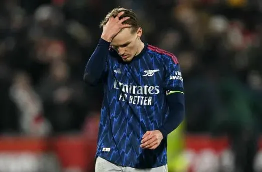 Martin Odegaard gặp vấn đề sau trận hòa Brentford. Martin Odegaard gap van de sau tran hoa Brentford.