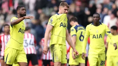 Gary Neville 'bóc trần' Tottenham: Đội hình chắp vá, mất kết nối đáng báo động! 1
